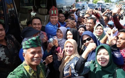 Kembali ke Bumi Anoa, Gubernur dan Wagub Sultra Disambut Meriah di Kendari