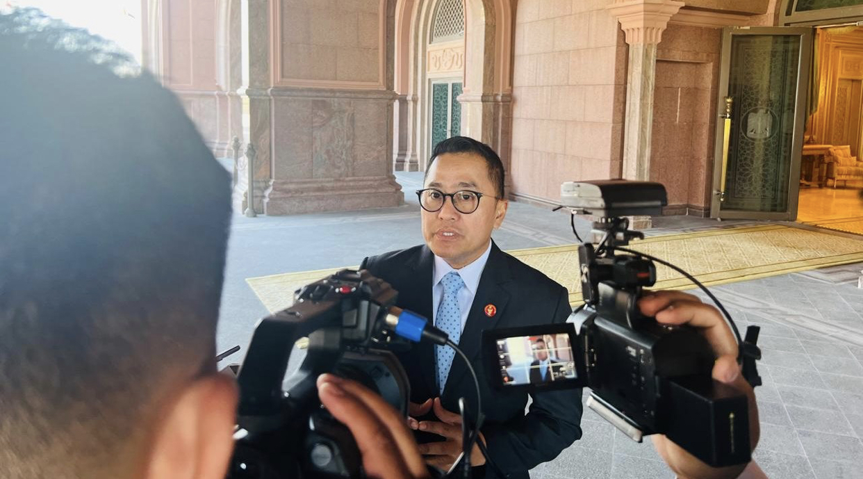 Presiden Prabowo Tiba di Abu Dhabi, Segera Temui Presiden MBZ untuk Pertemuan Bilateral