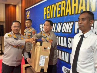 Kapolda Sultra Serahkan 107 Unit PC All in One untuk Unit Intel Polsek Jajaran