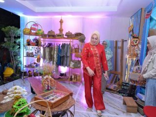 Semarak HUT Sultra ke-62, Wali Kota Kendari Tinjau Pameran dan Dukung Produk Lokal